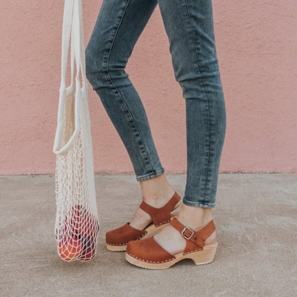 closed toe clog heels